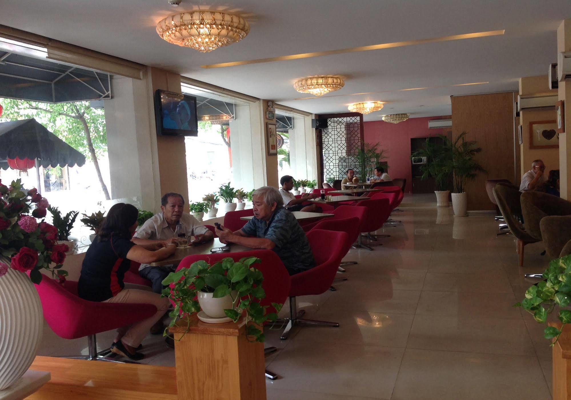 Dong Khanh Hotel Thành Pho Ho Chí Minh Esterno foto