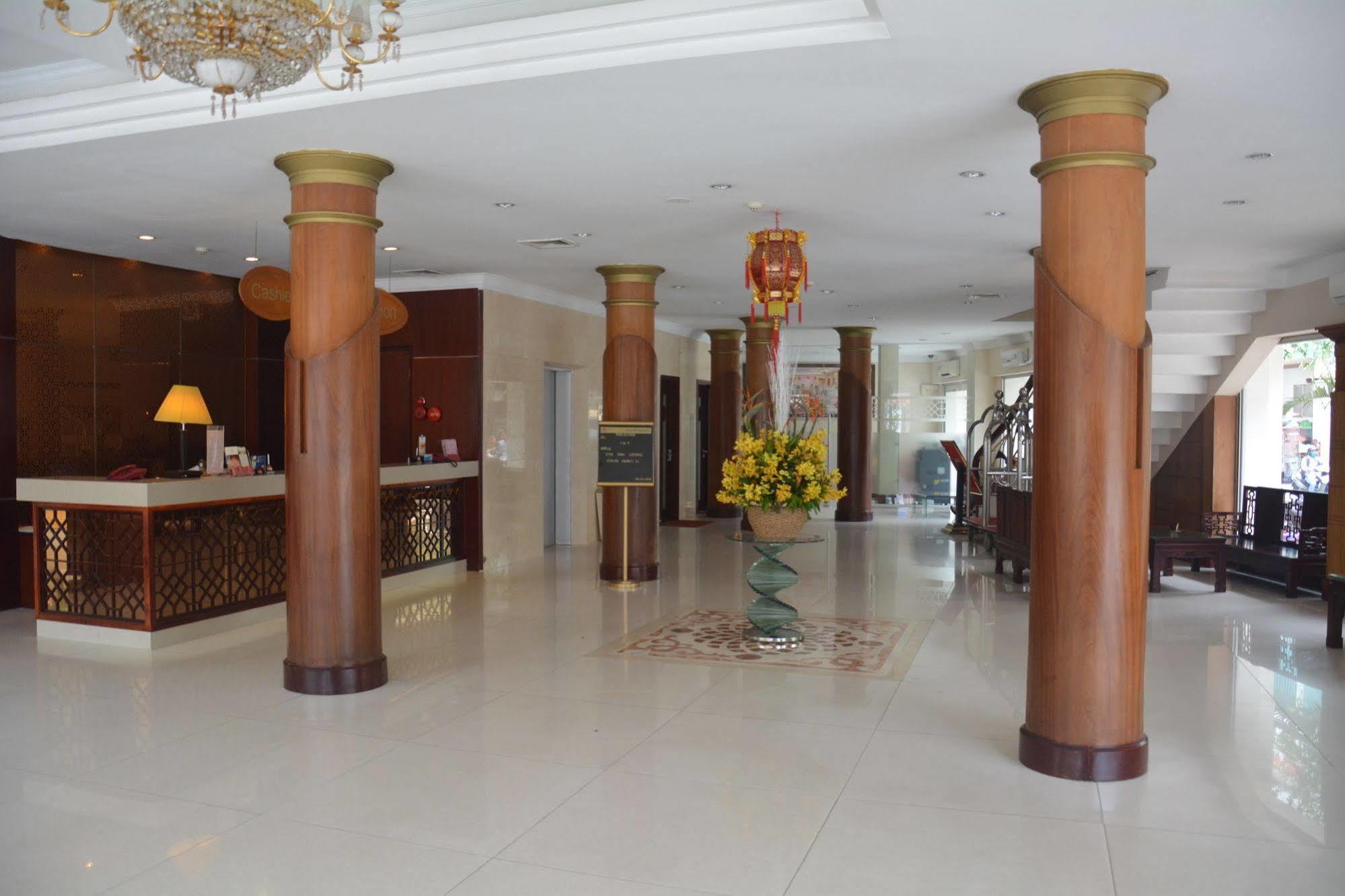 Dong Khanh Hotel Thành Pho Ho Chí Minh Esterno foto